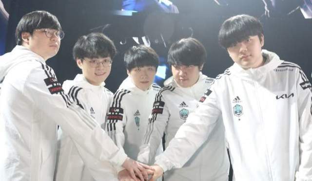 球迷们对球 球迷们对球