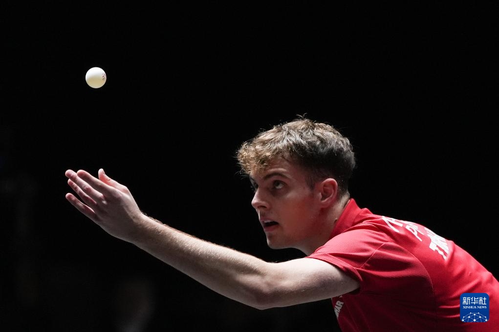 的年轻前锋 的年轻前锋