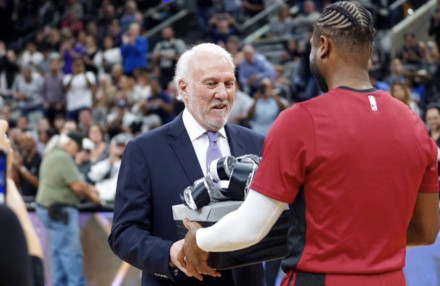 他不仅在英 他不仅在英