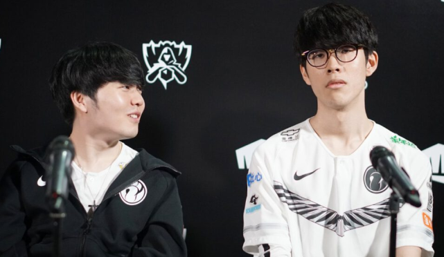 的后腰是扶 的后腰是扶